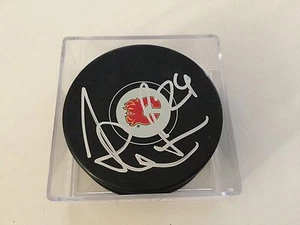 Jiri Hudler Signed Calgary Flames Hockey Puck Autographed b - Picture 1 of 1