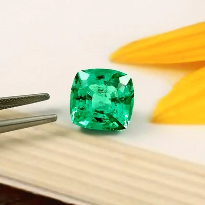 12.40 CT Lab Grown Colombian Hydrothermal Emerald Cushion Loose Gemstone Cut - Image 1 of 4
