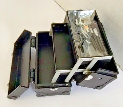 Estuche de maquillaje miniatura tamaño Barbie Re-Ment 2005 con accesorios Foto 1 de 4