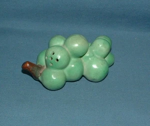 VINTAGE GRAPES SALT & PEPPER SHAKERS - JAPAN - USED - Picture 1 of 3