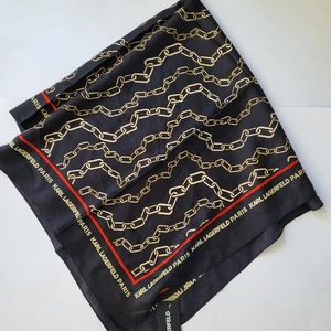 Karl Lagerfeld Paris Bufanda de Gasa Estampado Monograma 35" x 35" Negro Cuadrado Dorado - Imagen 1 de 3