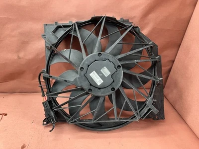 BMW E85 Z4 3.0L M54 Radiateur Condenseur Ventilateur 600W OEM 123K Miles - Image 1 of 4
