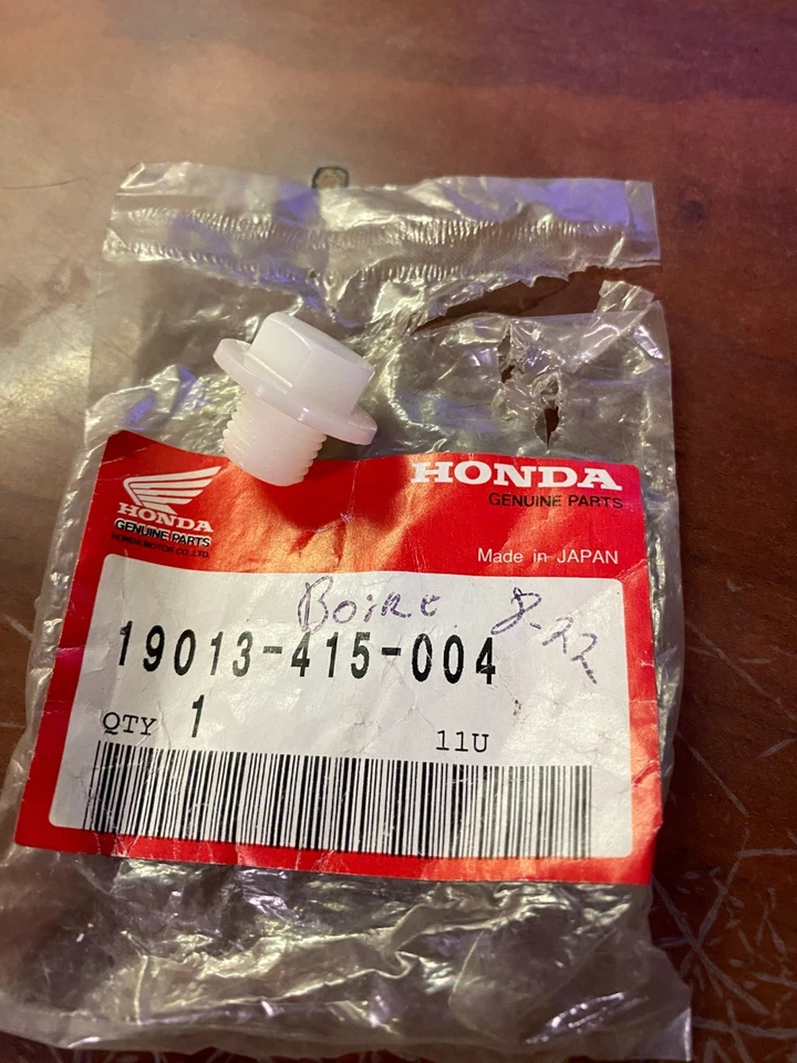 NUEVO HONDA OEM VF700 VF750 INTERCEPTOR PLÁSTICO REFRIGERANTE TAPÓN DRENAJE 19013-415-004 Foto 1 de 1