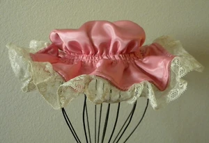 Vintage Puppenmütze Hut rosa Satin & Spitze - Bild 1 von 8