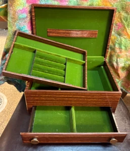 Vintage - Swank Jewelry Box - Green Velour Inside - Royal Swedish Court - Picture 1 of 16