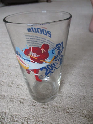 DETROIT RED WINGS COLECCIONABLE PINTA CERVEZA VASO DÉCADA 2000 * Foto 1 de 4
