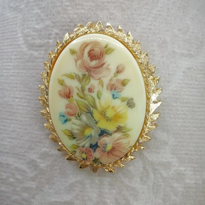 Vintage Floral Bouquet Porcelain Brooch Pendant Gold Tone Frame Oval Cameo Pin - Image 1 of 4
