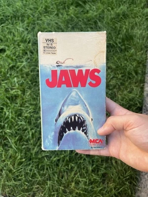 JAWS Steven Spielberg R. Scheider R. Dreyfuss Tested 1983 1986 VHS Red Logo - Image 1 of 4