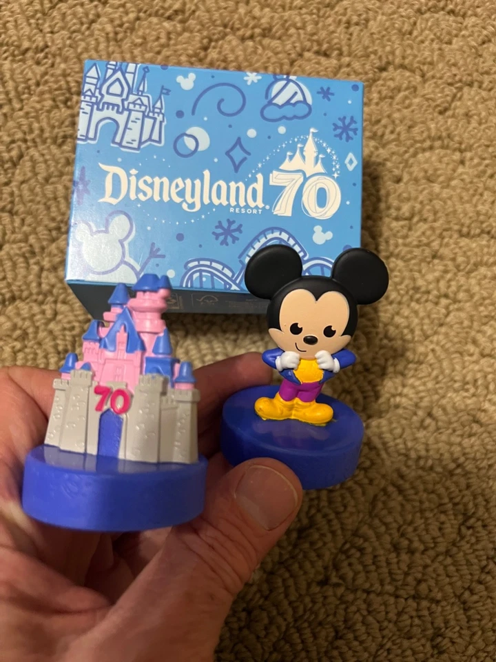 Juguetes Happy Meal McDonalds Disneyland 70 Aniversario Mickey Mouse y Castillo Foto 1 de 1