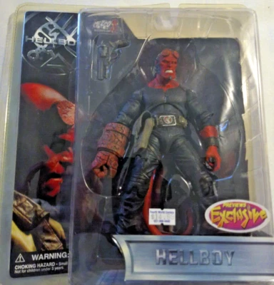 Brinquedos Hellboy Mezco NOVO! Boneco de ação Stealth Black Suit, boca aberta 7" 2004 - Imagem 1 de 4