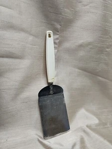 Vintage Ekco Acciaio Inox 10 In Spatola Girarrosto Piastra Cromo Manico Bianco - Foto 1 di 8