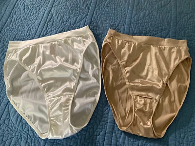 Bragas De Colección Victoria's Secret Segunda Piel BRILLANTES Pierna Alta Blancas o Beige MEDIANAS Foto 1 de 4