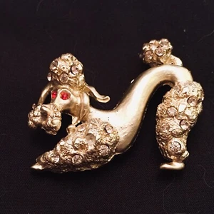 Vintage Monet Poodle Brooch/Pin Stippled Goldtone Finish Red Rhinestone Eyes Lrg - Picture 1 of 8