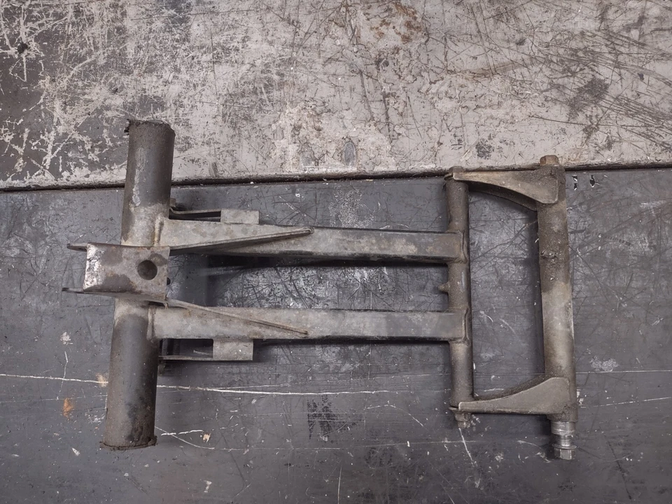 Yamaha SRX 600 1998 brazo pivote 2 8CR-47332-10-00 RW5670 Foto 1 de 3