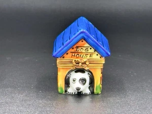 Limoges Peint Main Francia Caja de baratija Casa de mano para perro con cachorro dálmata Raro  - Imagen 1 de 6