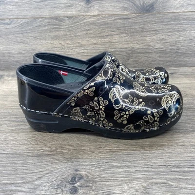 Zuecos de enfermería profesionales Sanita calavera cachemira para mujer talla 8 EE. UU. / 39 UE negros Foto 1 de 4