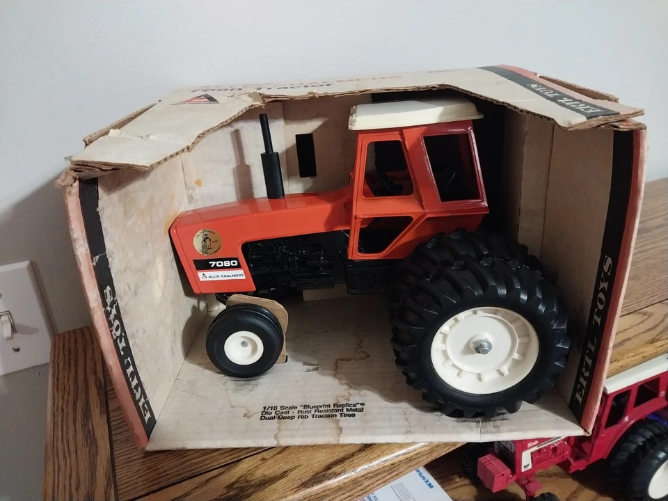 Allis Chalmers 7080 - 2nd National Farm Toy Show in 1979 only 1000 made by Ertl - Image 1 of 4