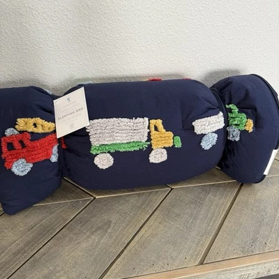 SACO DE DORMIR POTTERY BARN NIÑOS CANDLEWICK TRUCKS AZUL MARINO ACOGEDOR VIAJE DURANTE LA NOCHE Foto 1 de 4
