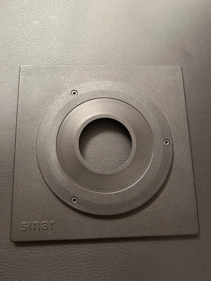 Genuine Sinar F & P  lens board panel with 4mm top hat compur copal 1 hole - Image 1 of 2
