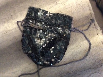 Bolso de noche “Courtenay” gris oscuro secuencia/cuentas Foto 1 de 2