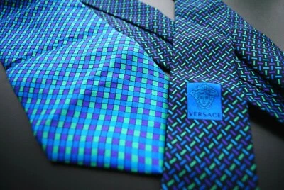 Gravata VERSACE AZUL GRADIENTE 100% SEDA FEITA NA ITÁLIA MEDUSA GEOMÉTRICA AUTÊNTICA - Imagem 1 de 4