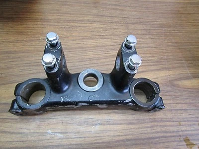 XR 200 HONDA * 1985  XR 200R 1985 TOP TREE CLAMP - Image 1 of 2