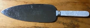 TREASURE MASTER Cake Cutting Knife / Dessert Server Silverplate Pearl Handle K-1 - Picture 1 of 7