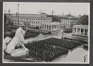 ✔️ DEUTSCHLAND 3. REICH SELTENE FOTOKARTE AUS OFFIZIELLES ALBUM Adolf Hitler 12 x 17 cm - Bild 1 von 2