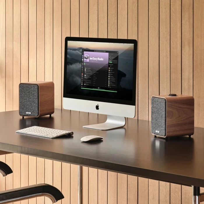 RUARK MR1 MK3 RICH WALNUT DESKTOP SPEAKER SYSTEM NUOVI - Immagine 1 di 2