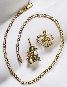 10K Gold 10" Figaro Bracelet/Anklet PLUS MOM & NANA Pendants 3.4 Grams - Picture 1 of 7