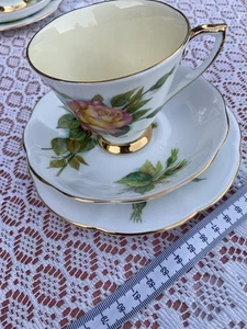 Roslyn China - Rosas Wheatcroft - Trío - Plato lateral platillo taza de té - Imagen 1 de 4
