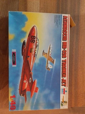 Giocattolo Modellismo Aereo Aermacchi Mb-326 Jet,Con Scatola Originale  Libretto - Immagine 1 di 4