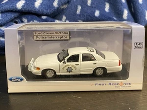 1/43 FIRST RESPONSE CHP CALIFORNIA HIGHWAY PATROL WHITE CROWN VIC - Bild 1 von 6