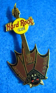 GUITARRA HALLOWEEN ALAS MURCIÉLAGO VAMPIRO COLGANTE AUSTIN TEXAS 03 #3 Hard Rock Café PIN - Imagen 1 de 1