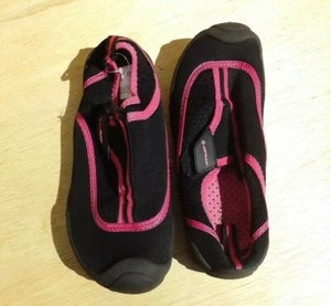 Size 2-3Y Airwalk Girls Aqua Water Shoes Black Hot Pink Youth - Picture 1 of 7
