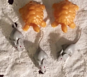 Vntg Miniature West Germany Plastic (2)Turtles & (3) Mice - Picture 1 of 3