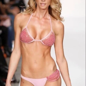 EXTREMELY RARE NEW BEACH BUNNY BIKINI SPELL BOUND PINK XSMALL TOP ONLY - Picture 1 of 2