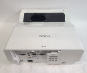 Epson PowerLite 720 HA01A 3800 lumen XGA 3LCD proiettore 4526 ore lampada - Foto 1 di 12