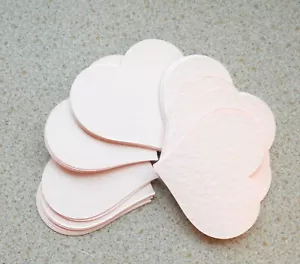 30 Tarjetas en forma de corazón texturizadas rosa pálido - Salidas para artesanías 70 mm x 62 mm NUEVAS - Imagen 1 de 2