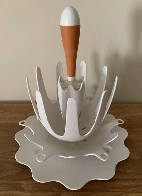 Estante de secado de anillos para pezones de biberón con cepillo para biberón y soporte blanco y naranja Foto 1 de 4