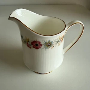 Paragon Belinda Bone China Milk Jug 12cms x 7cm diameter - 1966 Royal Albert - Picture 1 of 9