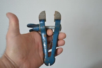 Ancien Outil étau à main ajusteur serrurier (Mors en très bon état) - Photo 1/4