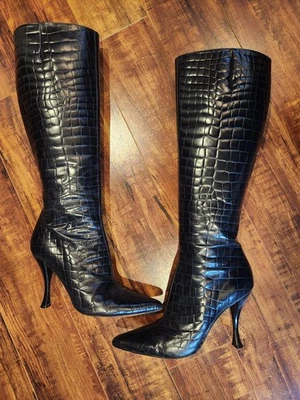 Botas Via Spiga Croc Cuero Repujado Punta Tacón de Aguja Negras talla 8 Foto 1 de 4