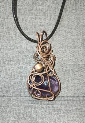 Collar colgante hecho a mano envuelto en alambre de amatista Foto 1 de 4