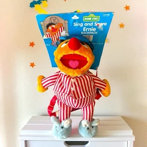 Mochila de peluche Ernie Sesame Street Muppet vintage 1997 Roma Kids Sing and Snore - Imagen 1 de 11