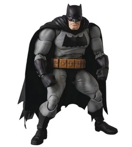 MAFEX Batman: The Dark Knight Returns Batman Actionfigur - Bild 1 von 3