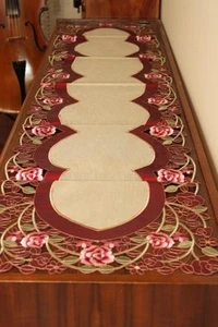 Elegantly embroidered top quality table runners for furniture and home deco - Foto 1 di 3