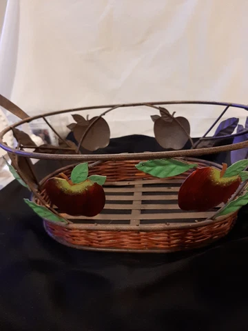 Farmhouse Country Basket Metal & Woven  Fruit Basket With Handles & Red Apple Cover