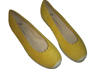 Isaac Mizrahi en vivo! Alpargatas planas de cuero gamuza para mujer US 8,5 M amarillo Dijon - Imagen 1 de 5