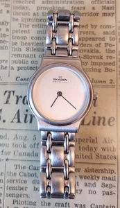 Skagen Women's Watch Silver Tone Dial Stainless Band 32SSX 26mm - New Battery - Picture 1 of 6